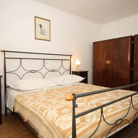 Gasthuis And With Parking Space Tucepi, Makarska - 6901 3*